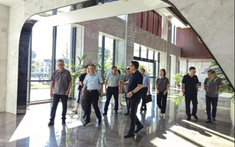 攜手共進，智造未來——金華職業(yè)技術(shù)大學校長梁克東一行到訪杭機股份